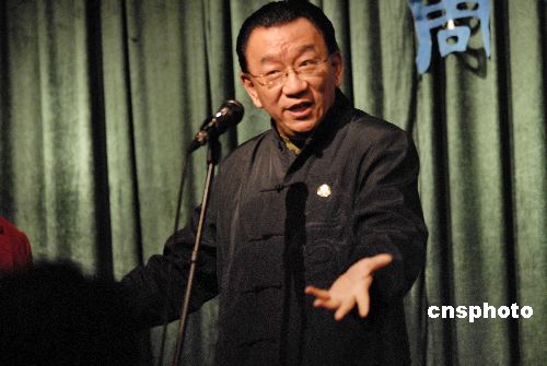 侯耀华