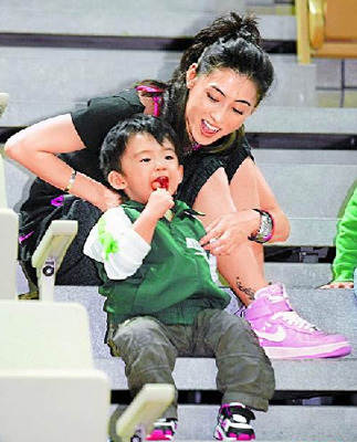 张柏芝和儿子Lucas
