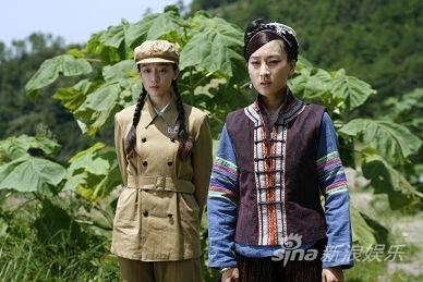 申军谊之女申奥(左)
