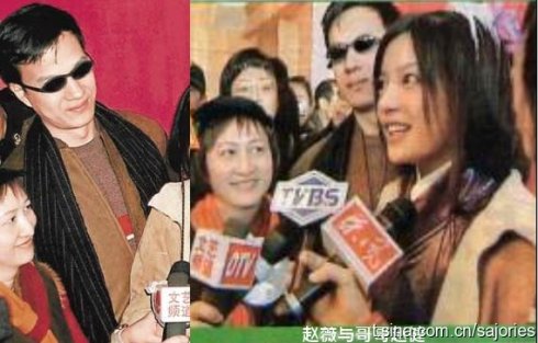 戴墨镜者为赵薇的哥哥赵健