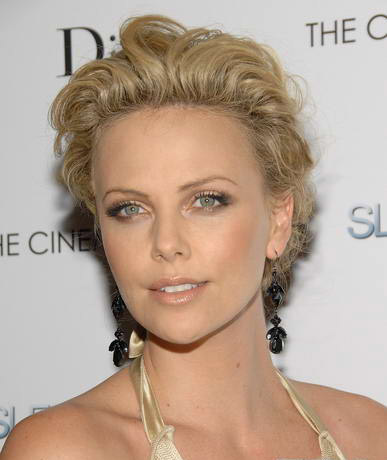 奥斯卡影后查理兹·塞隆与《拆弹部队》男主角传出恋情