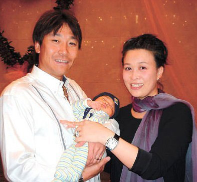 2004年10月15日晚,那英在北京和睦家医院产下与高峰的爱情结晶,一个六
