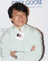 成龙气定神闲
