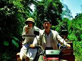 开心的两人