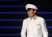 与歌迷共唱《天意》