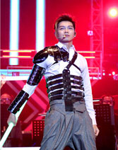辰亦儒帅气亮相