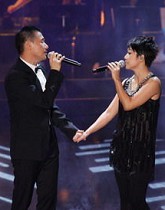 张学友林忆莲携手演唱金曲