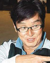 谭咏麟赞成龙爱国