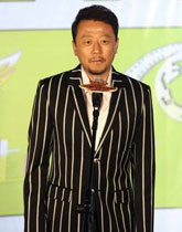 郭涛蓄须亮相
