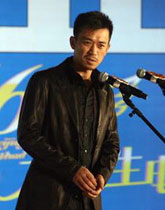王学兵展沧桑魅力