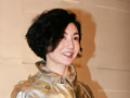 张曼玉与男友甜蜜拉手