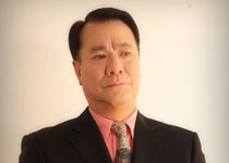 李修贤饰演陈康元