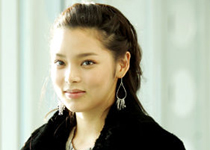 朴时妍饰金世贤