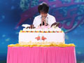刘谦魔术团过生日