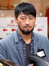 黎明颓废造型闹市拍戏