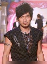 去年歌王曹格嘻哈亮相