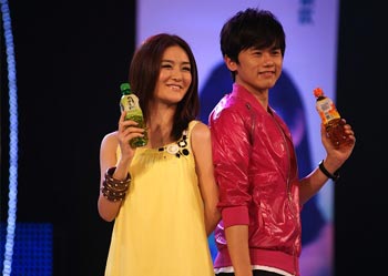 张杰唱杰克逊经典曲目缅怀天王 与谢娜同台不尴尬 