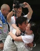 孙楠当众狂吻妻