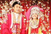 刘烨与新娘穿古装热吻 婚礼中西合璧