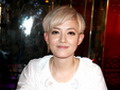 范晓萱变白发魔女献唱