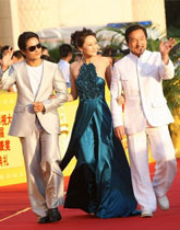成龙《大兵小将》主创首亮相