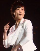春春卖力演出