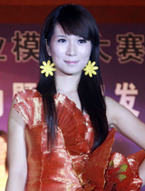 恬静美女走秀