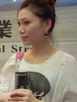 美女踊跃报名