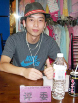 型男担任评委