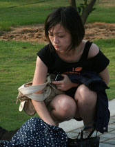 创意集市的美女摊主
