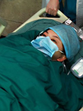 李湘顺利剖腹产下一女