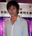 黄亮