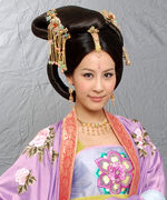 曹敏莉饰演何氏