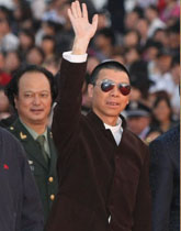 冯小刚黑超遮面