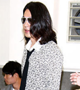 李威模仿杰克逊装扮做评委