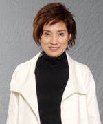 戚美珍饰演贺爵年
