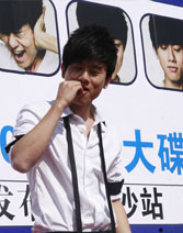 张杰吃下红辣椒