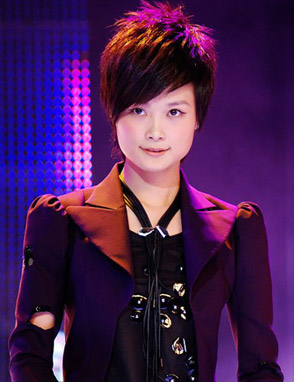 时尚大典 李宇春眼神妩媚
