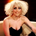 Lady GaGa秀爆乳装