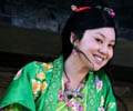 闫 妮 饰演 老板娘