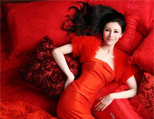 李嘉欣岁末红裙写真