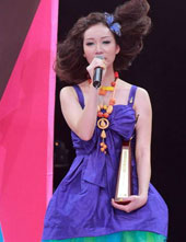 余翠芝夺生力军女歌手金奖