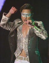 草蜢现在担任表演嘉宾