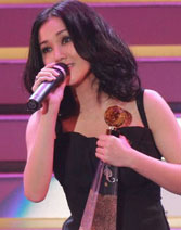 谢安琪夺第八首金曲