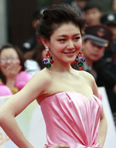 大S粉色礼服亮相红毯