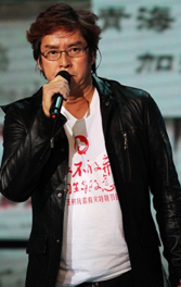 谭咏麟两度献唱现场动容