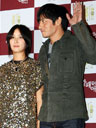 张东健夫妇婚后首亮相