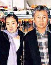 面对媒体非常亲热