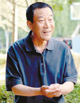 李雪健