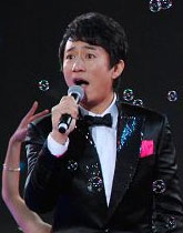 伍洲彤